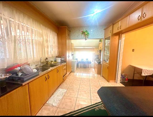 4 BEDROOM HOUSE FOR SALE IN YELLOWWOOD PARK